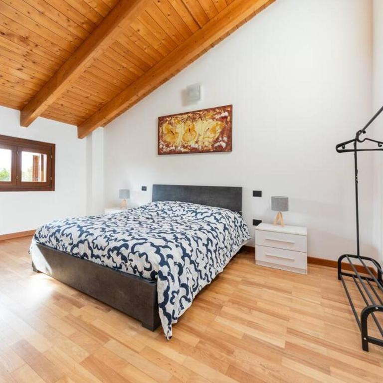 Appartamento Unico a Bologna con 3 Camere e Parcheggio Gratuito - Appartamentino su 2 Livelli - 32
