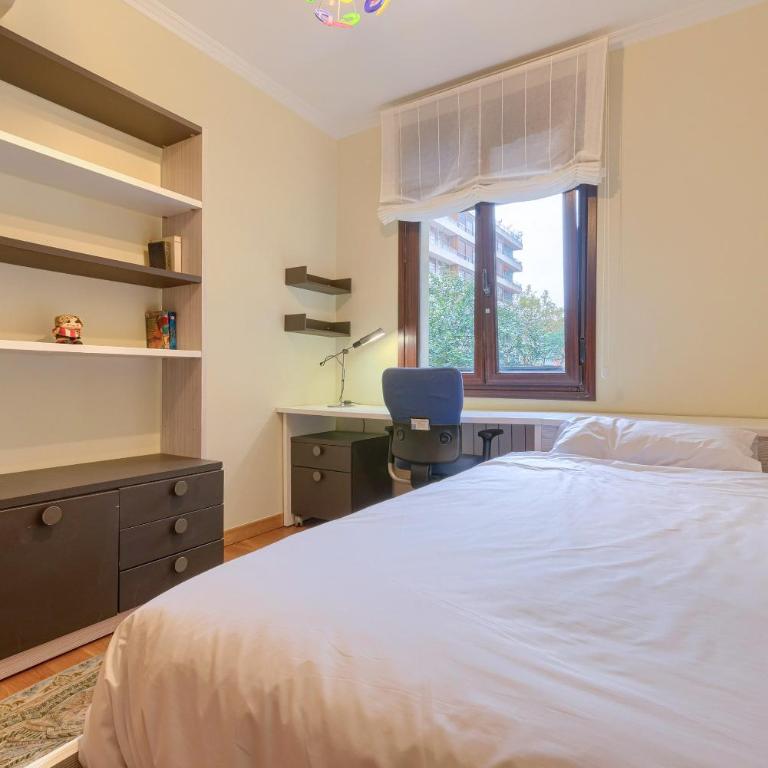 Encanto y Confort en Calle Epalza - Tu Familia en el Corazón de Bilbao - Four-Bedroom Apartment - 4