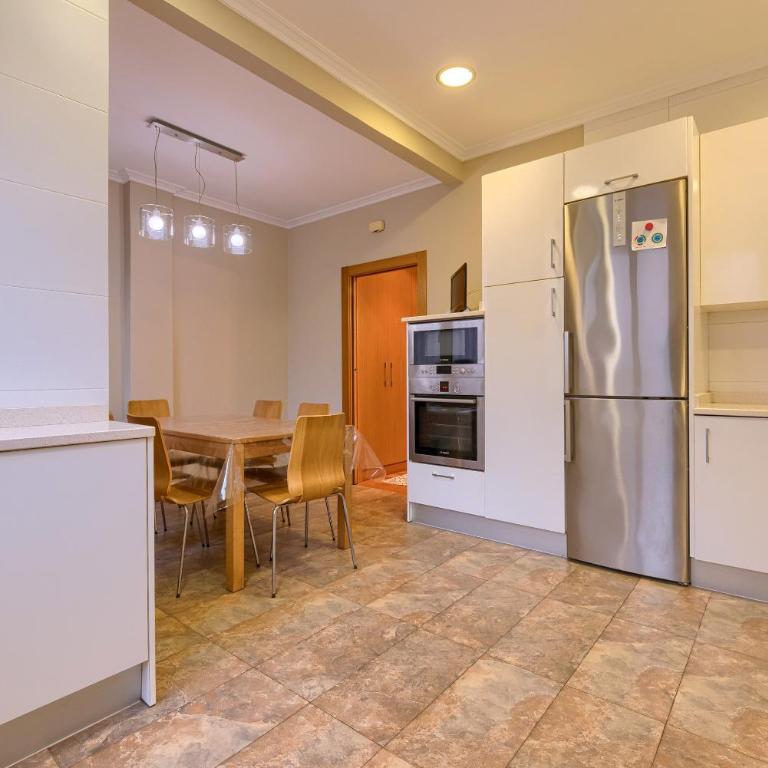 Encanto y Confort en Calle Epalza - Tu Familia en el Corazón de Bilbao - Four-Bedroom Apartment - 12