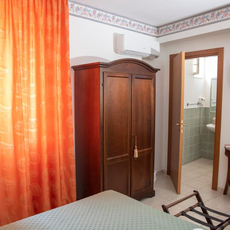 Carlo FiVe - Double Room with Private Bathroom - 3