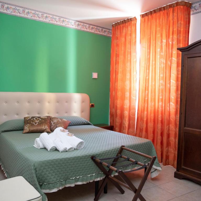 Carlo FiVe - Double Room with Private Bathroom - 4