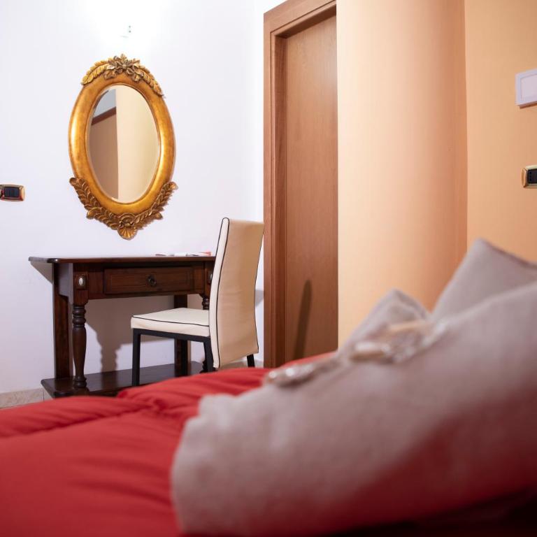Carlo FiVe - Double Room with Private Bathroom - 4