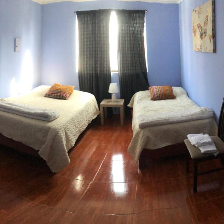 Pedraza house Airport - Triple Room with Private Bathroom - 1