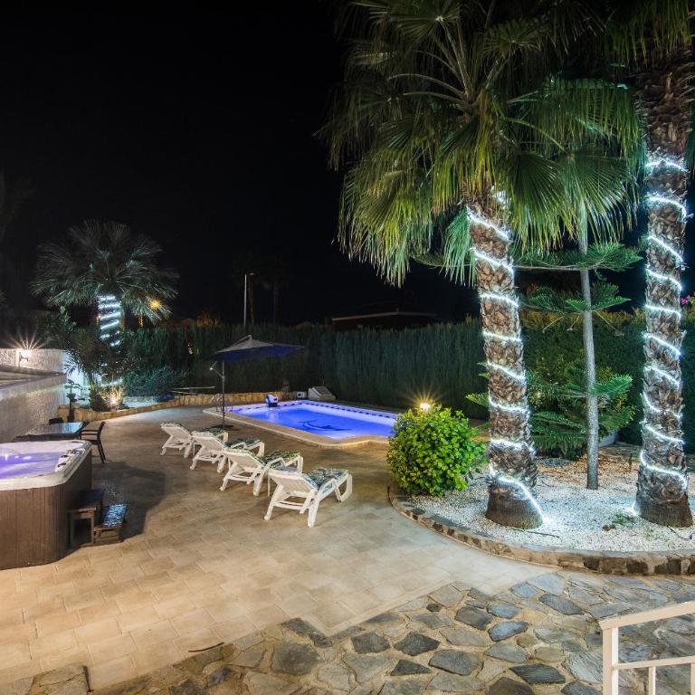 Casa Blanca la Villa Grande - SWIMMING POOL - JACUZZI XXL - BEACH 2,4km - AIRPORT 9 km - CENTER 0,8km - Villa - 6