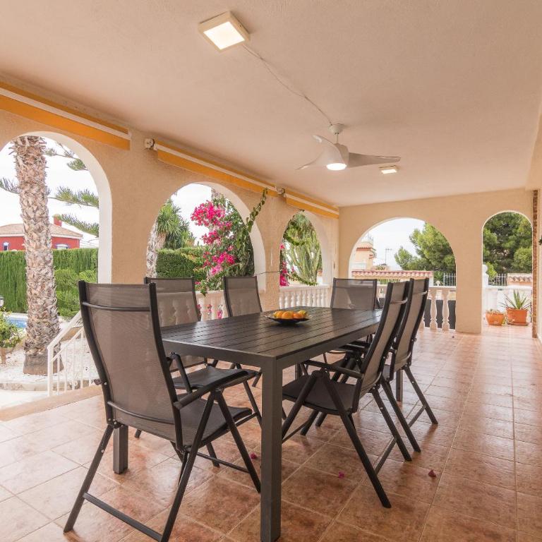 Casa Blanca la Villa Grande - SWIMMING POOL - JACUZZI XXL - BEACH 2,4km - AIRPORT 9 km - CENTER 0,8km - Villa - 16