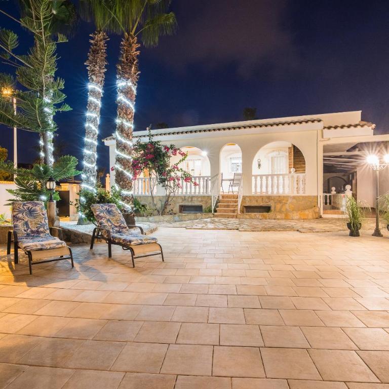 Casa Blanca la Villa Grande - SWIMMING POOL - JACUZZI XXL - BEACH 2,4km - AIRPORT 9 km - CENTER 0,8km - Villa - 3