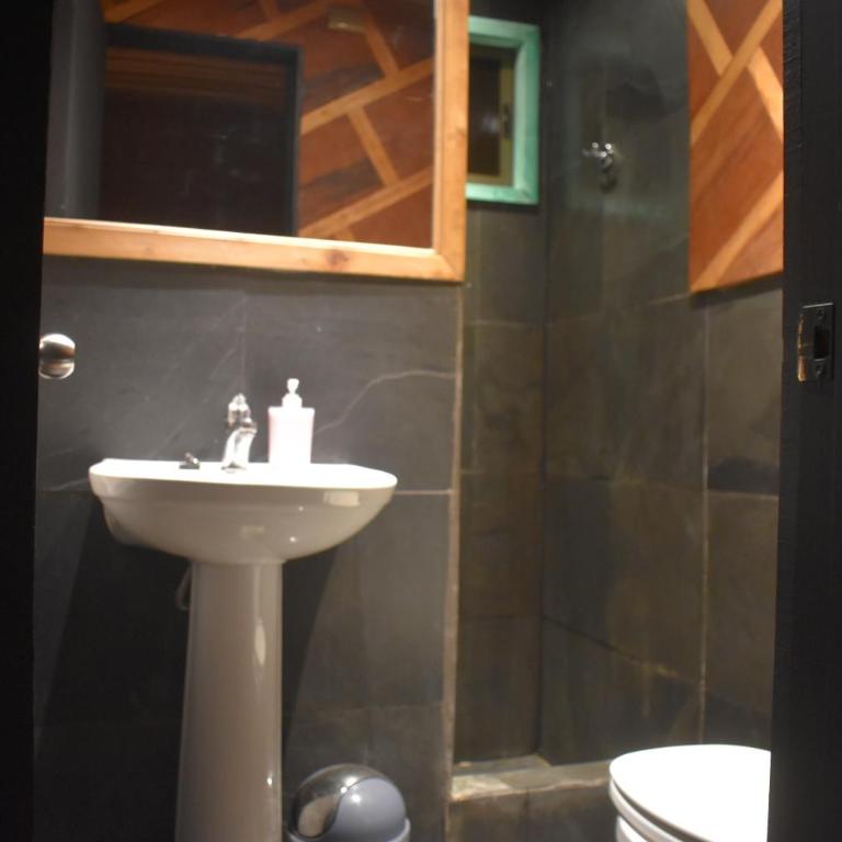 Estación Hostel - Single Room with Shared Bathroom - 19