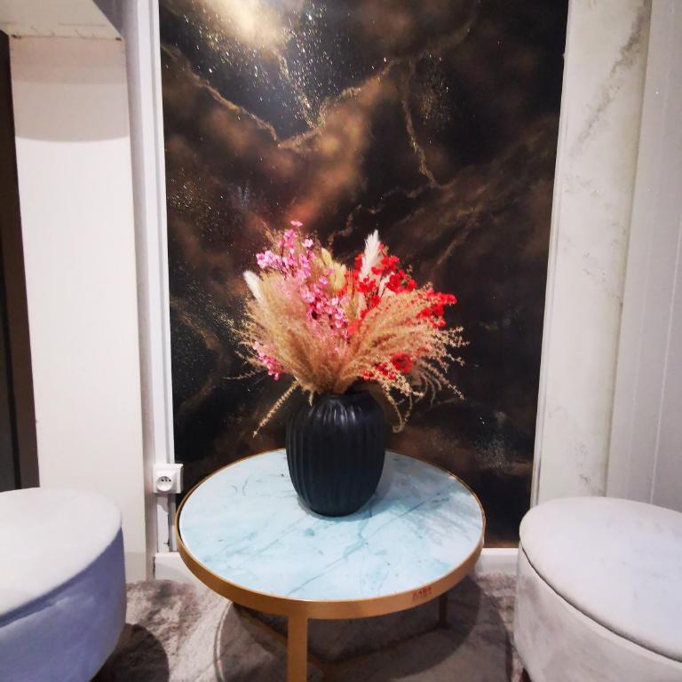 La Maison de maître - centre historique - 3 rue henriette - Chambre Lit King-Size avec Baignoire Spa - 9
