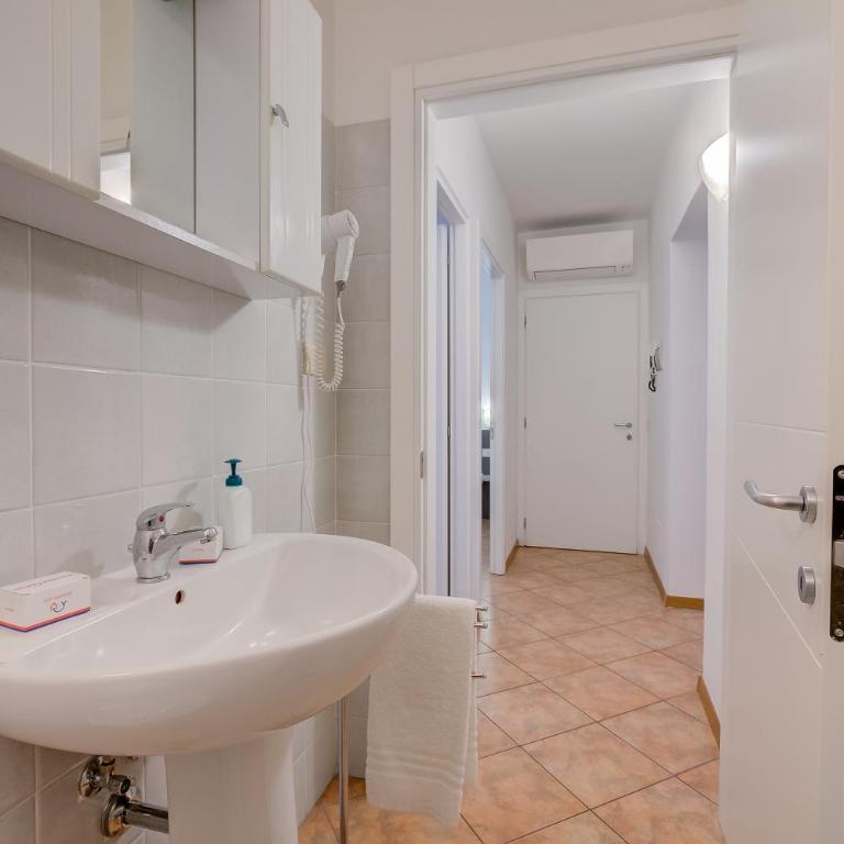 Casa Alpino - Appartamento Superior con 2 Camere da Letto e Balcone - 9