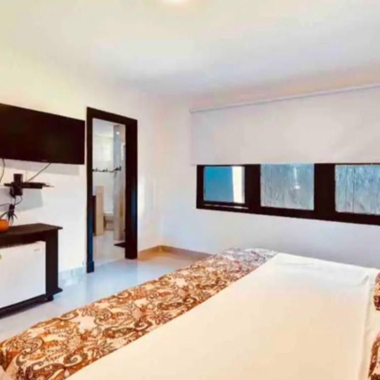 POBLADO TROPICAL 13 BEDROOM MANSION POOL JACUZZI AC BUTLER 5 MINUTES TO LLERAS - Villa Deluxe - 13