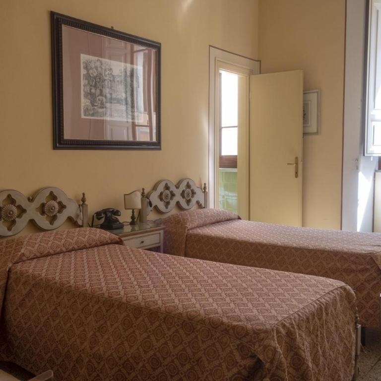 Royal Victoria Hotel - Large Double or Twin Room - 1