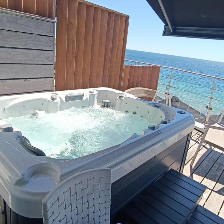Les Sables Blancs - Chambre Double Supérieure avec Bain à Remous - Vue sur Mer - 1