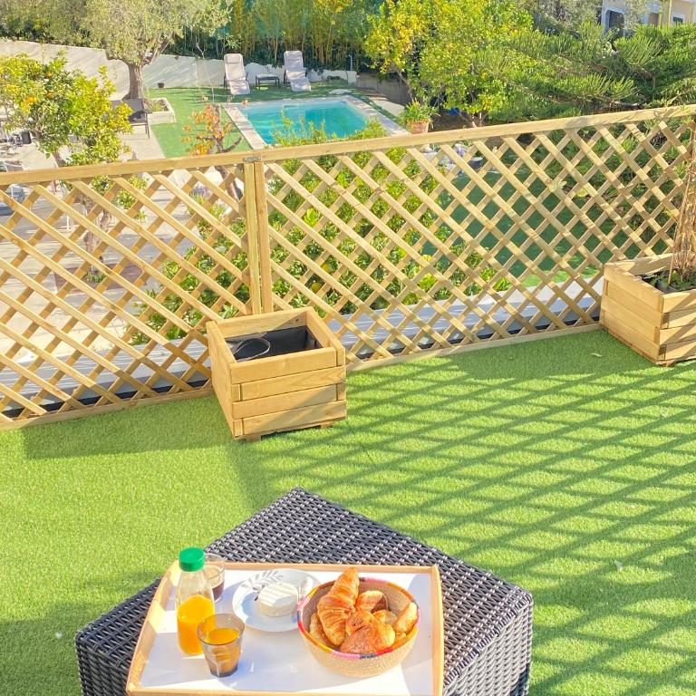 STAYnGOLF - Chambre Double ou Lits Jumeaux de Luxe avec Accès Piscine - 11