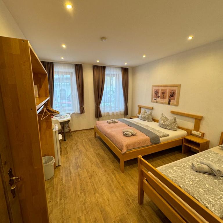 Ferienhaus Elisabeth - Standard Dreibettzimmer - 1