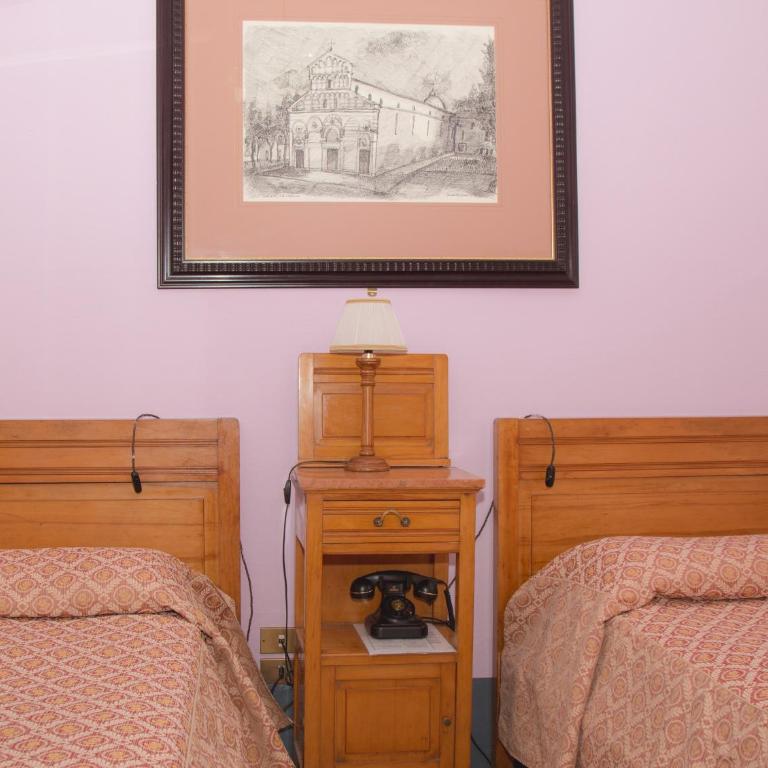 Royal Victoria Hotel - Standard Double Room - 5