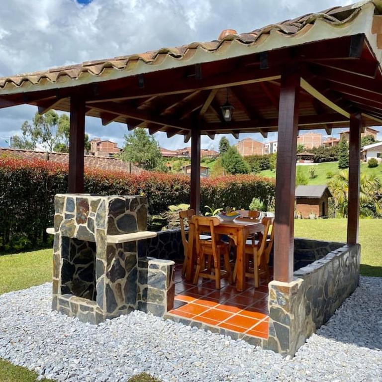 Acogedora casa de campo con excelente ubicación - Chalet - 20