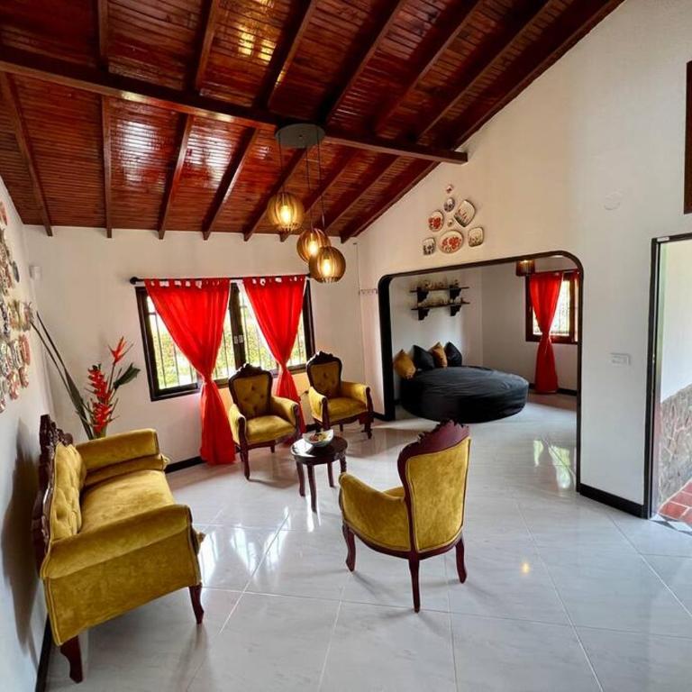 Acogedora casa de campo con excelente ubicación - Chalet - 28
