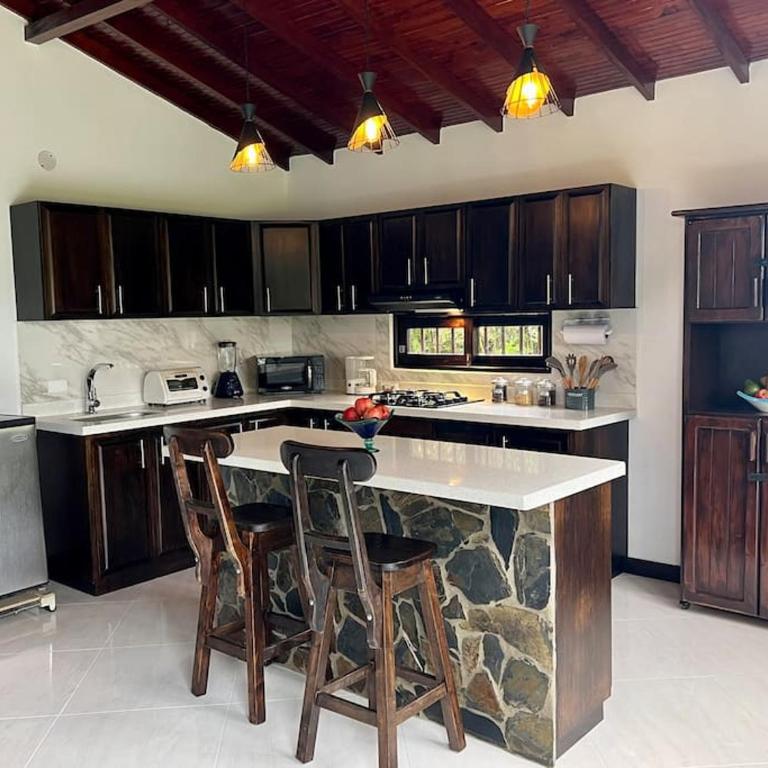 Acogedora casa de campo con excelente ubicación - Chalet - 44