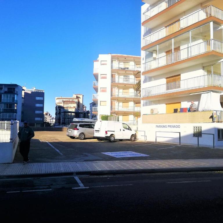 Apartamento en 2ª línea de playa con terraza, parking y WIFI, cerca de comercios. - ES-258-119 - Apartment - 3