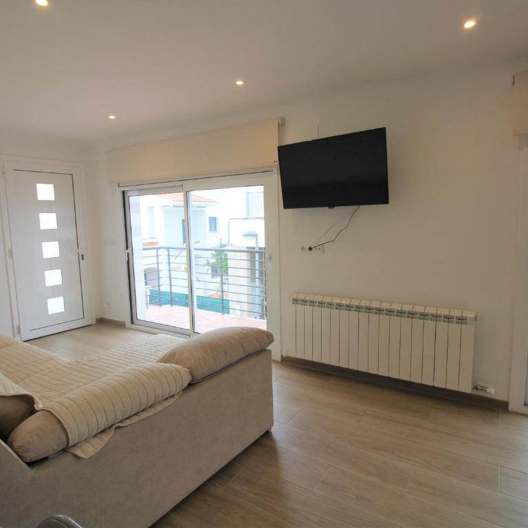 Apartamento moderno y renovado a 50m de la playa en Llançà, con 3 habitaciones y balcón - ES-228-68 - Apartamento - 23