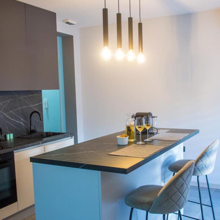 Maxim Apartments - Apartment with Balcony - 23