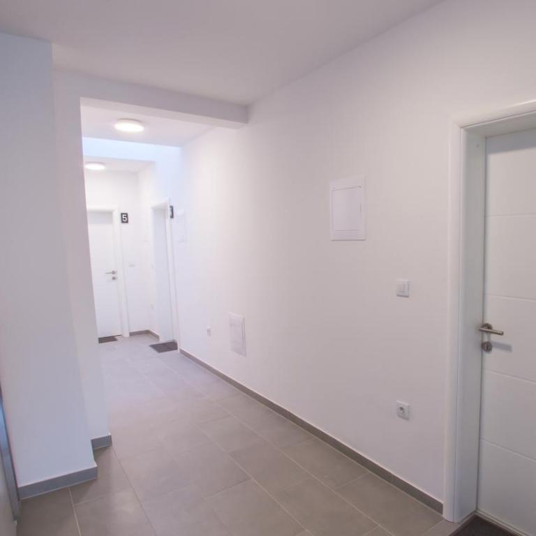 Maxim Apartments - Apartment with Balcony - 35