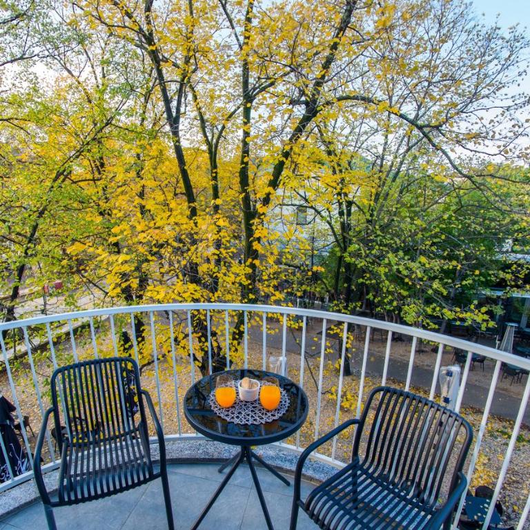 Maxim Apartments - Apartment with Balcony - 14