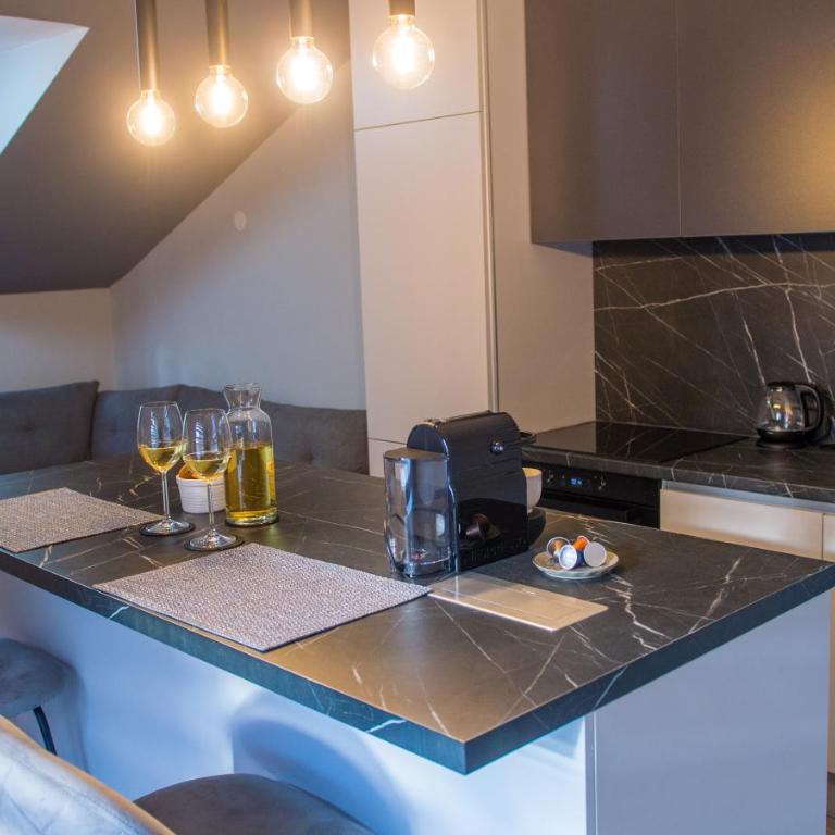 Maxim Apartments - Apartment with Balcony - 25
