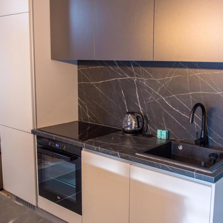 Maxim Apartments - Apartment with Balcony - 32