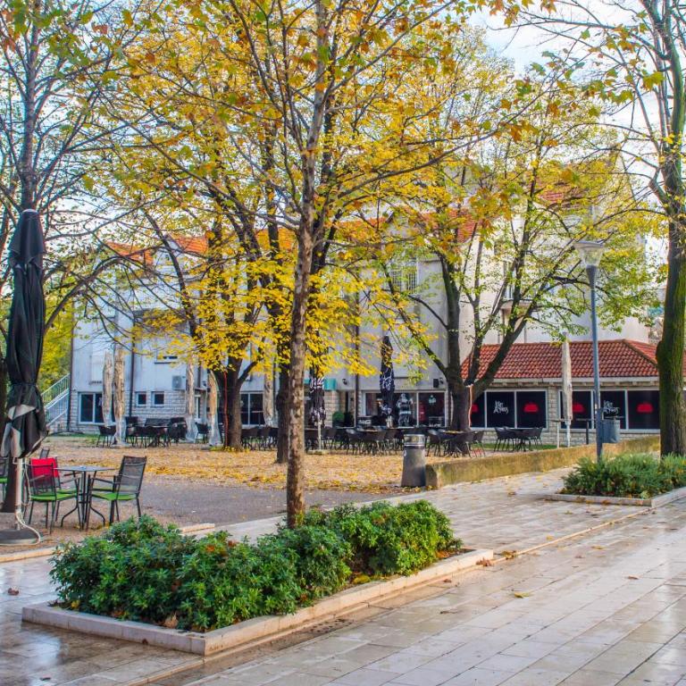 Maxim Apartments - Apartment with Balcony - 5