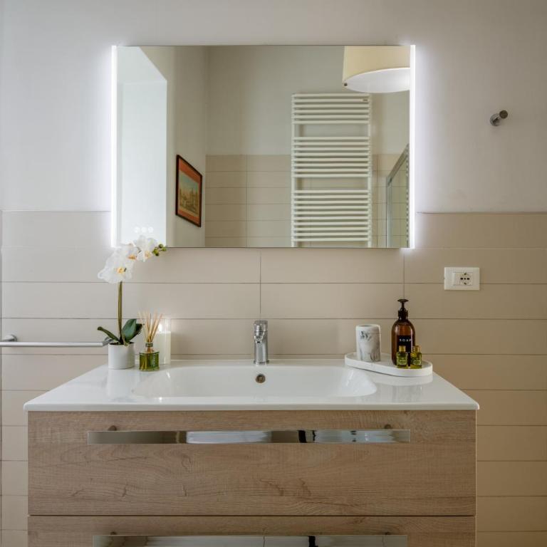 Miracoli Apartment with View on the Canal R&R - Two-Bedroom Apartment - 28