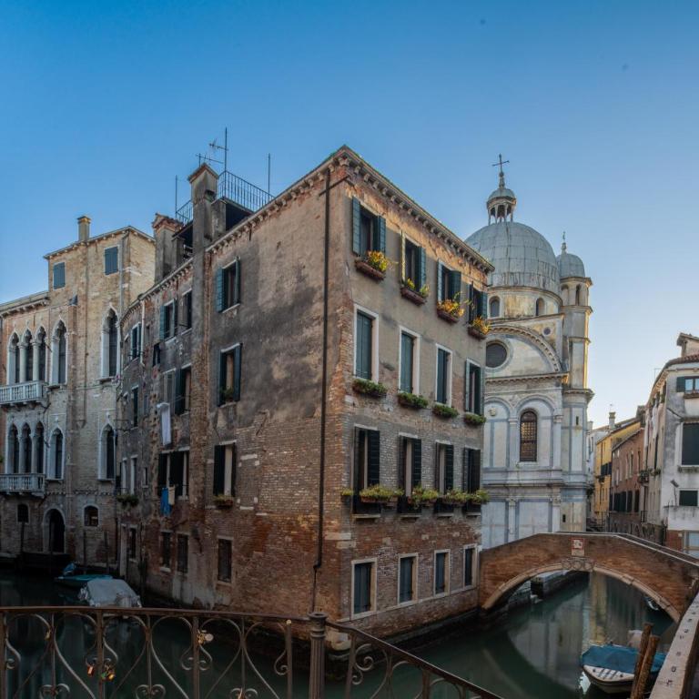 Miracoli Apartment with View on the Canal R&R - Two-Bedroom Apartment - 8