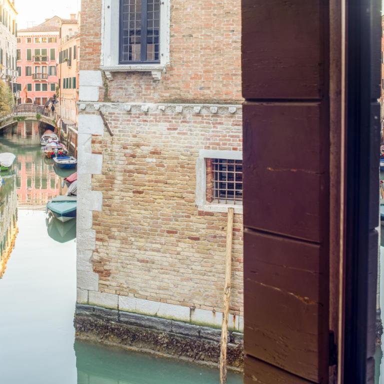 Miracoli Apartment with View on the Canal R&R - Two-Bedroom Apartment - 38