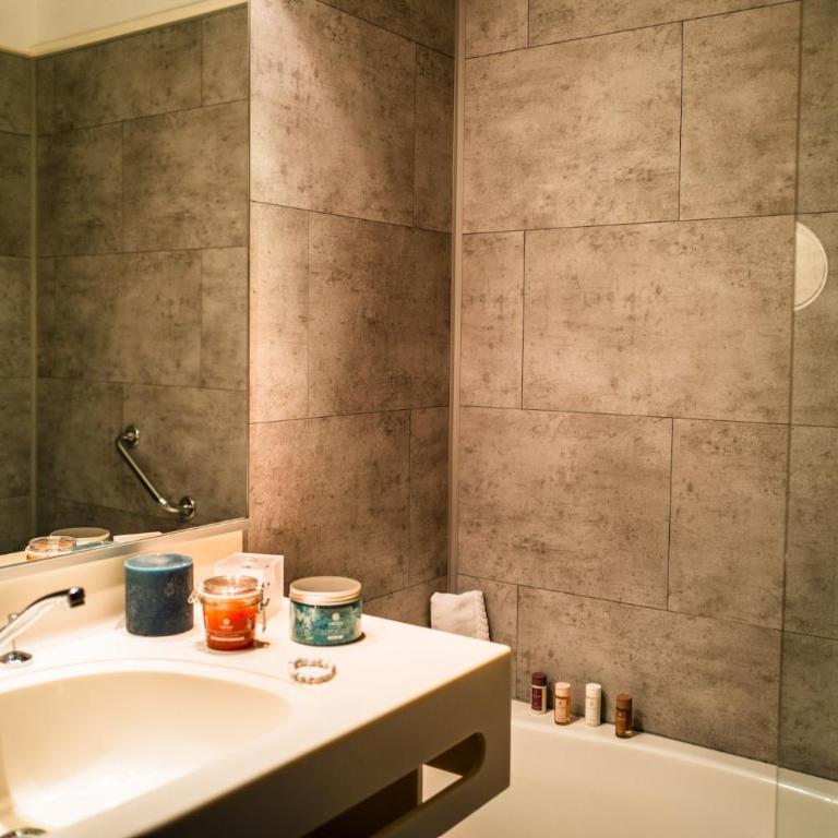 Hôtel Valdys Thalasso & Spa - les Pins - Chambre Confort avec Balcon - 2