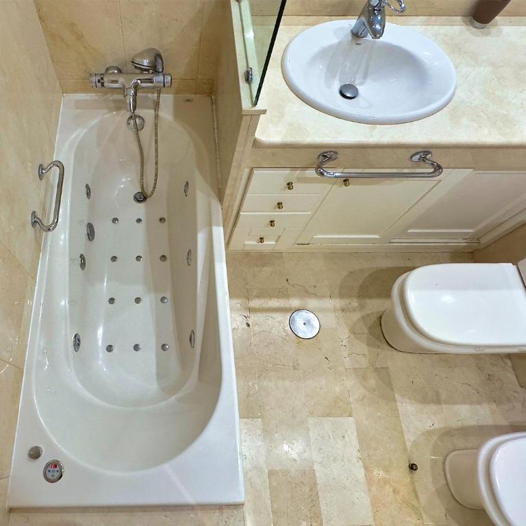 PM 1-7A. Spacious Two Bedroom Apartment in Marbella Centre. - Apartamento de 2 dormitorios - 17