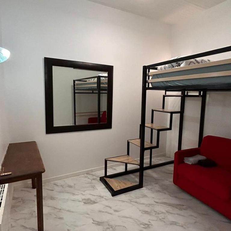 Bed and breakfast chez l'habitant - Economy Quadruple Room with Shared Bathroom - Without Window - 5