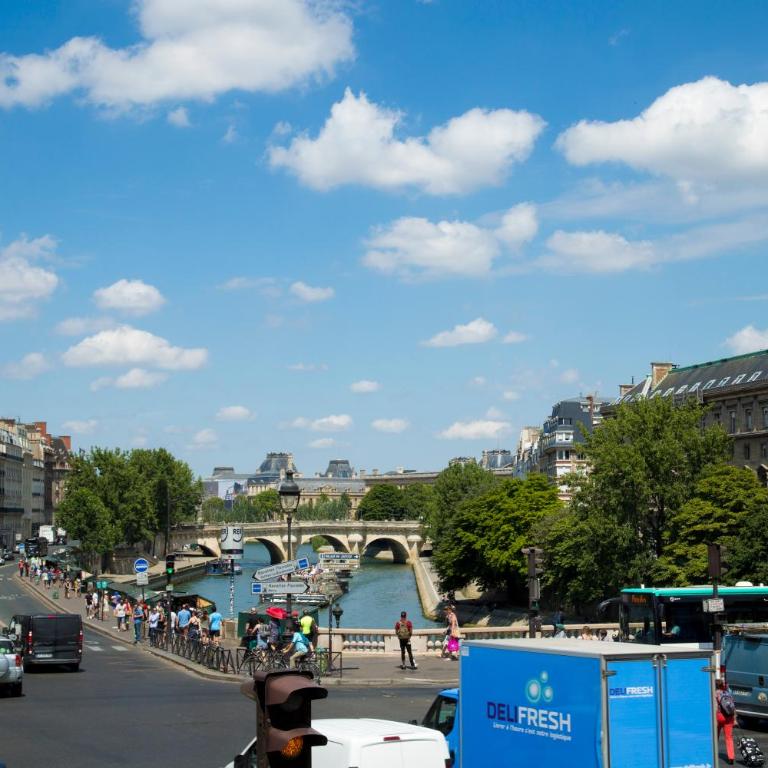 Apolline - Luxury 3BR Suite Quai Saint-Michel Cathedral Views - Appartement 3 Chambres - 17
