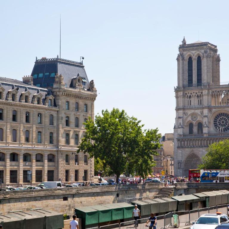 Apolline - Luxury 3BR Suite Quai Saint-Michel Cathedral Views - Appartement 3 Chambres - 19