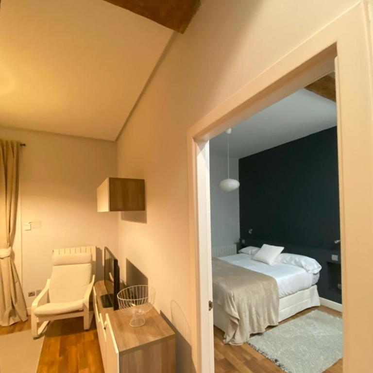Bailén Vivienda Turística reformada - Two-Bedroom Apartment - 12
