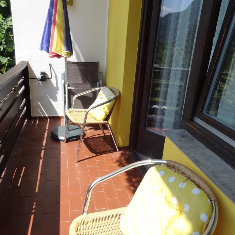 Pension Brönimann - Doppelzimmer mit Balkon und Seeblick - 2