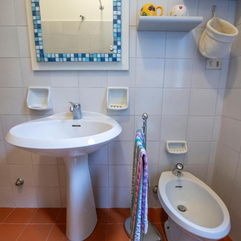 182 - Casa degli Ulivi Cavi di Lavagna, 50metri dal mare e dalle spiagge - Appartamento con 2 Camere da Letto - 45