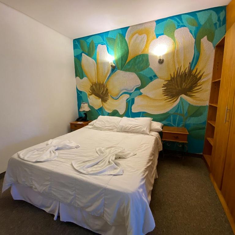 Los Lagos Resort Hotel - King Room with Lake View - 3