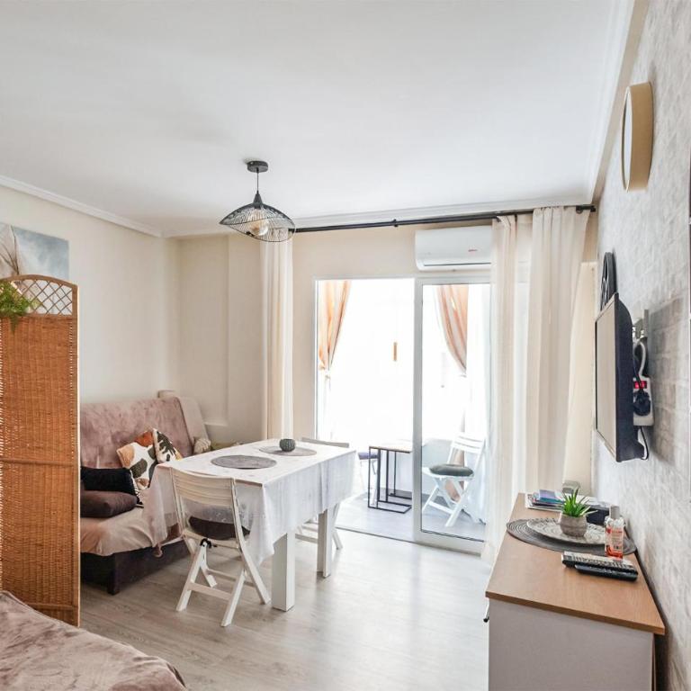 Gorgeous Apartment In Torrevieja - Apartment - 1