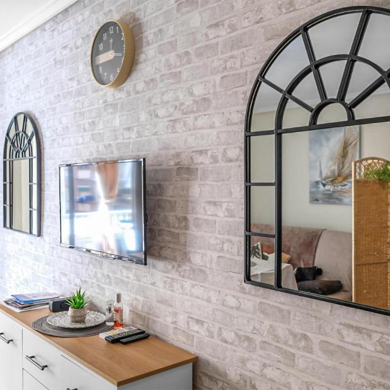 Gorgeous Apartment In Torrevieja - Apartment - 3