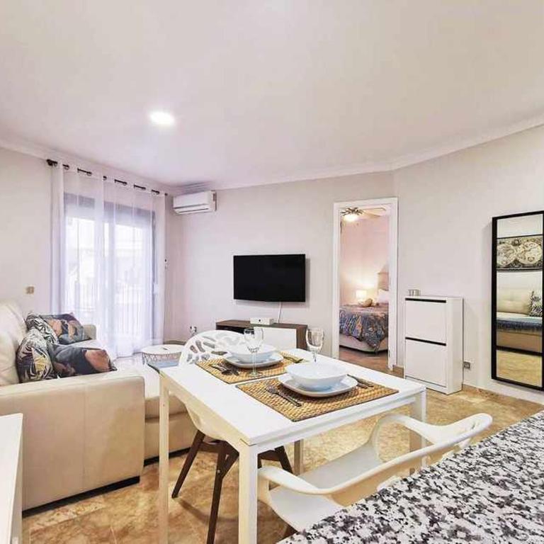 Marbella centro playa by Houselogy - One-Bedroom Apartment - 11