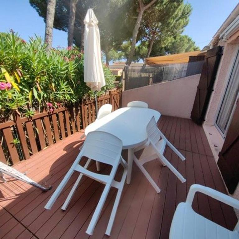 Villa mitoyenne climatisée avec piscine et parking pour 6 pers - FR-1-607-123 - Villa - 13