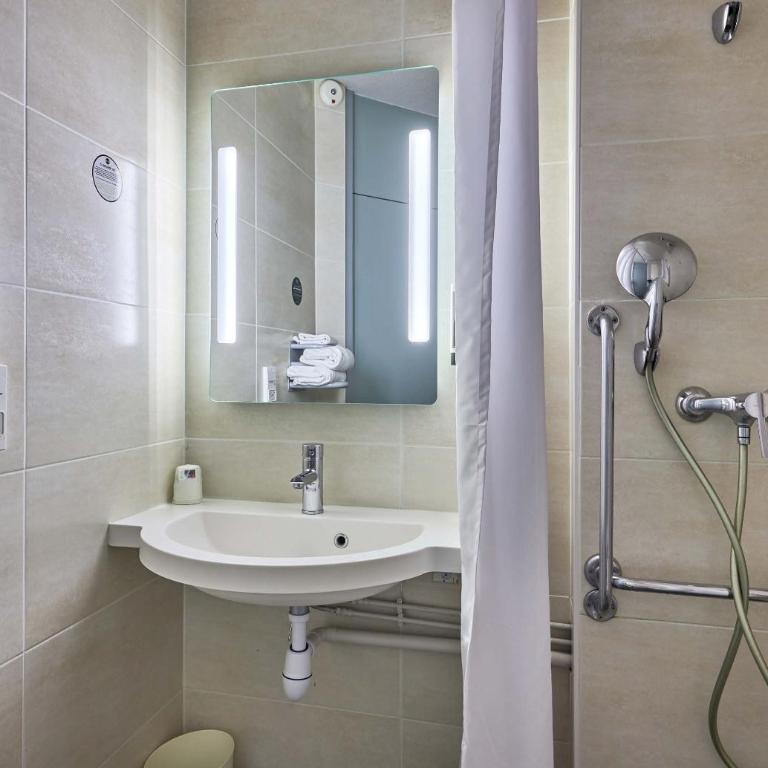 B&B HOTEL Caen Mémorial - Chambre Double - Accessible aux Personnes à Mobilité Réduite - 3