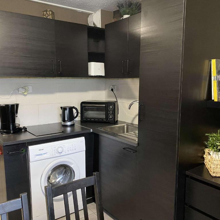 Charmant T2 rénové avec clim, WiFi et parking à 15 min des Thermes de Balaruc-les-Bains - FR-1-553-229 - Apartment - 4