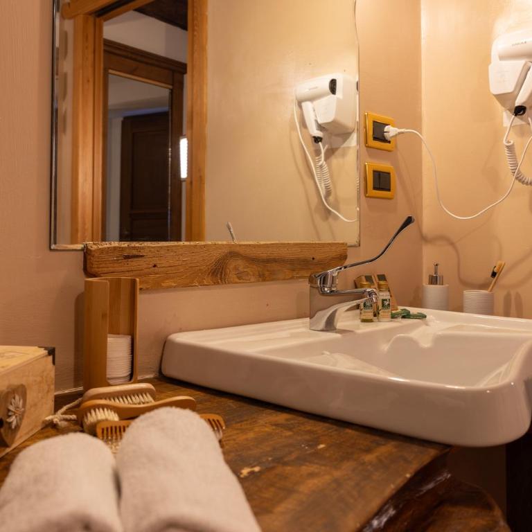 Chalet d'Aoste - Camera Matrimoniale con Bagno Privato - 16