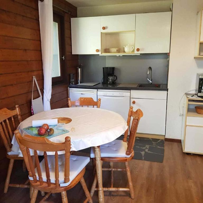 Appartement 2 Pièces, 5 Pers, Proche Télésiège, Balcon - FR-1-676-64 - Appartement - 1